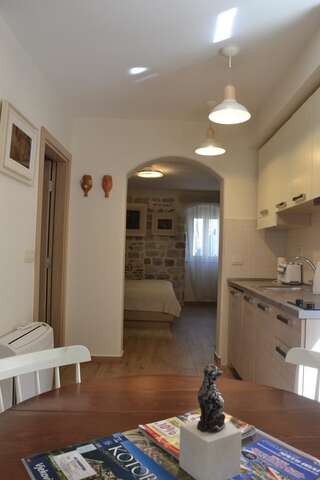 Апартаменты Apartmani Art Karampana Котор Улучшенный номер-студио-8